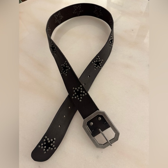 FP Black Leather Belt ~Metal Buckle & studded stars - Picture 3 of 4